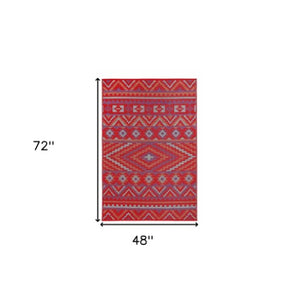 Homeroots 4' X 6' Red Geometric Indoor Outdoor Area Rug - Stain Resistant, Uv Protected, Stylish & Durable!  Polypropylene 555591