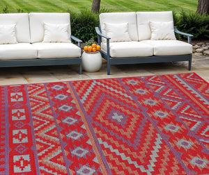 Homeroots 8' Red Geometric Area Rug - 8x10 Indoor/Outdoor Stain Resistant, Uv Protected, Stylish & Warm Design  Polypropylene 555594