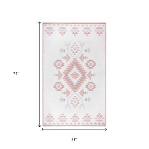 Homeroots 4' X 6' Orange Geometric Area Rug - Stylish, Stain-resistant Indoor/Outdoor Design For Any Space  Polypropylene 555596