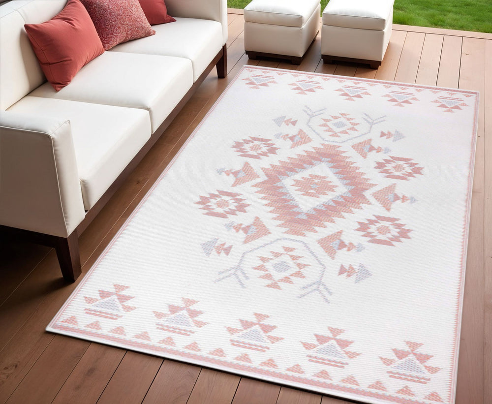 Homeroots 4' X 6' Orange Geometric Area Rug - Stylish, Stain-resistant Indoor/Outdoor Design For Any Space  Polypropylene 555596