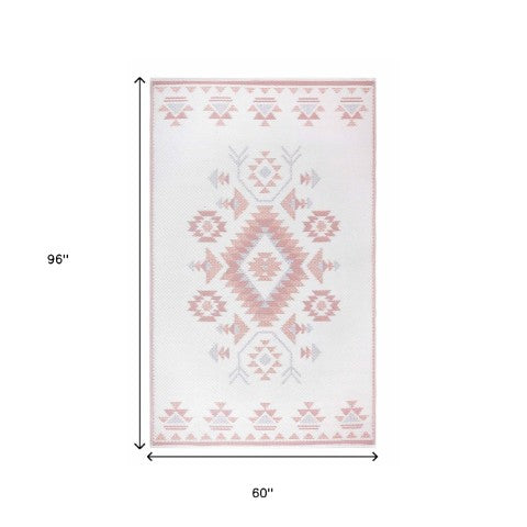 Homeroots 5' Orange Geometric Area Rug - Stylish 5x8 Indoor/Outdoor Design, Stain-resistant & Uv Protected  Polypropylene 555597