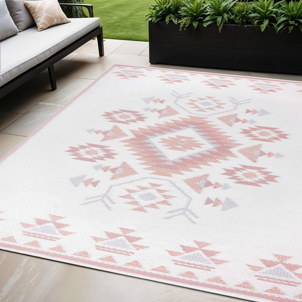 Homeroots 5' Orange Geometric Area Rug - Stylish 5x8 Indoor/Outdoor Design, Stain-resistant & Uv Protected  Polypropylene 555597