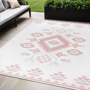 Homeroots 5' Orange Geometric Area Rug - Stylish 5x8 Indoor/Outdoor Design, Stain-resistant & Uv Protected  Polypropylene 555597