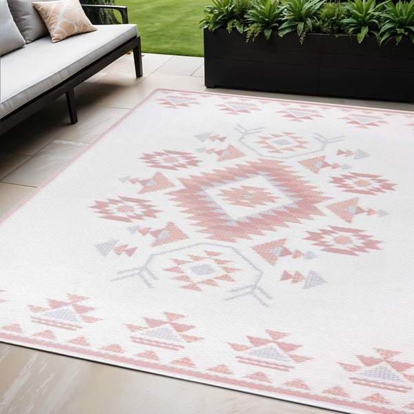 Homeroots 5' Orange Geometric Area Rug - Stylish 5x8 Indoor/Outdoor Design, Stain-resistant & Uv Protected  Polypropylene 555597