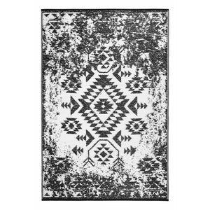 HomeRoots 4' X 6' Black Area Rug - Stylish Indoor/Outdoor Solution with Durable, Stain-Resistant Design! 555598