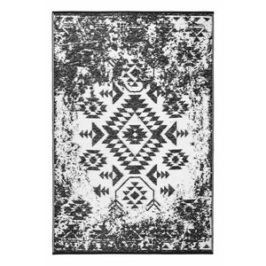 HomeRoots 4' X 6' Black Area Rug - Stylish Indoor/Outdoor Solution with Durable, Stain-Resistant Design! 555598