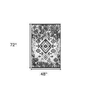 HomeRoots 4' X 6' Black Area Rug - Stylish Indoor/Outdoor Solution with Durable, Stain-Resistant Design! 555598