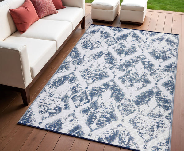 Homeroots 4' Teal Blue Distressed Indoor-outdoor Area Rug - Stain Resistant, Uv Protected, Kid & Pet Friendly!  Polypropylene 555600