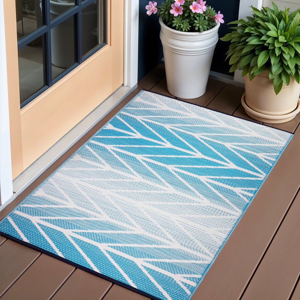 Homeroots 3' X 5' Aqua Geometric Braided Area Rug – Stylish, Distressed Design With Uv Protection & Stain Resistance  Polypropylene 555601
