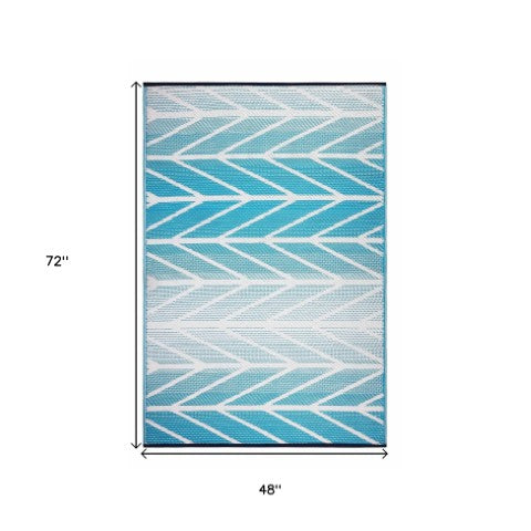Homeroots 4' X 6' Aqua Geometric Area Rug - Stain Resistant, Indoor/Outdoor, Uv Protected, Stylish & Durable  Polypropylene 555602
