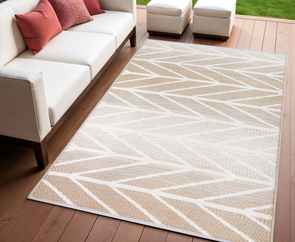 Homeroots 4' Taupe Geometric Area Rug - Distressed Indoor Outdoor Mat, Stain Resistant, Uv Protected Design!  Polypropylene 555603