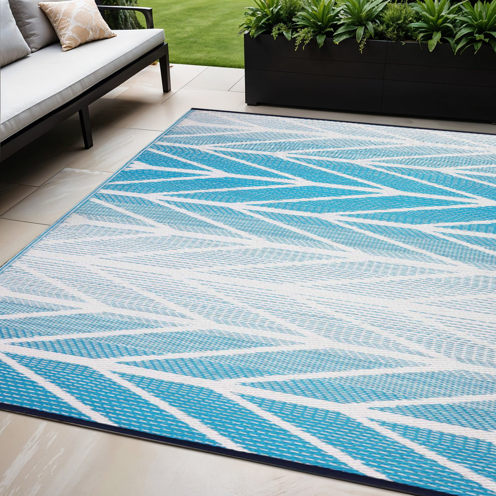 Homeroots 5' Aqua Geometric Indoor-outdoor Area Rug - Stylish, Stain-resistant, Uv-protected, Perfect For Pets!  Polypropylene 555604