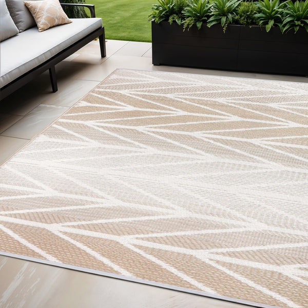 HomeRoots 5' Taupe Geometric Area Rug – Durable Indoor/Outdoor Design, Reversible & Stain-Resistant for All Spaces 555605