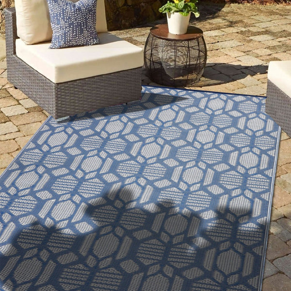 Homeroots 4' X 6' Blue Geometric Area Rug - Stain Resistant, Uv Protected, Perfect For Homes With Kids & Pets  Polypropylene 555606