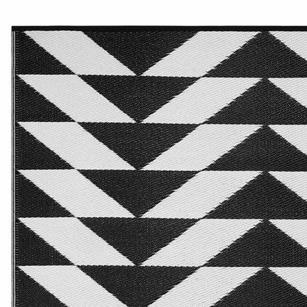 Homeroots 3' X 5' Black And White Geometric Area Rug - Stylish, Stain-resistant, Uv-protected For Modern Spaces  Polypropylene 555607