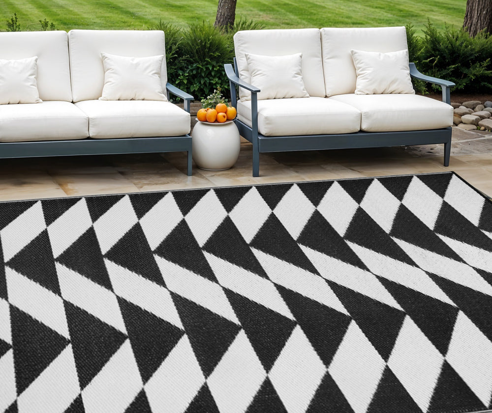 Homeroots 8' X 10' Black And White Geometric Area Rug – Stylish, Stain Resistant, Indoor/Outdoor Decor Solution  Polypropylene 555609