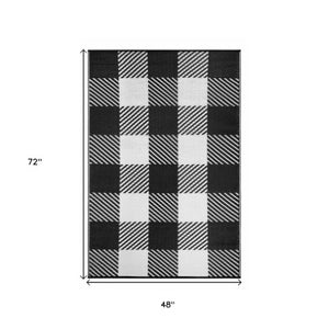 Homeroots 4' Black Geometric Area Rug - Stylish Indoor/Outdoor Braided Design With Stain Resistance & Uv Protection  Polypropylene 555610