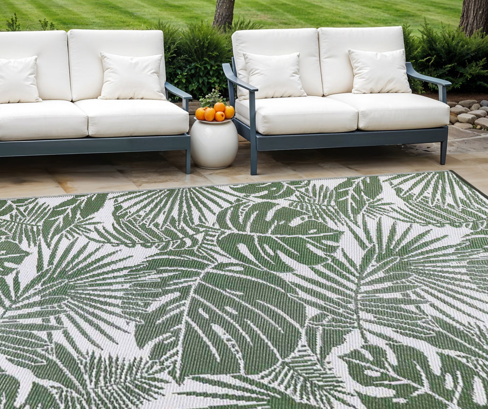 Homeroots 6' X 9' Green Floral Indoor-outdoor Area Rug - Stain-resistant, Uv-protected, Perfect For Kids & Pets!  Polypropylene 555613