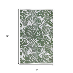 HomeRoots 4' X 6' Green Floral Area Rug - Machine Braided, Stain-Resistant, UV Protected for High-Traffic Homes 555615