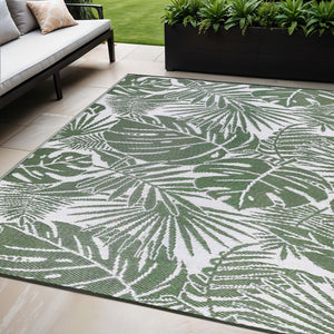 Homeroots 5' X 8' Green Floral Area Rug - Durable, Stain-resistant Design For Indoor/Outdoor Spaces, Uv Protected  Polypropylene 555616