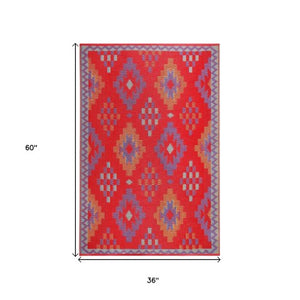Homeroots 3' X 5' Red Geometric Area Rug - Stylish Indoor/Outdoor Design, Stain Resistant & Uv Protected  Polypropylene 555627