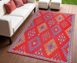 Homeroots 4' X 6' Red Geometric Indoor Outdoor Area Rug - Stain Resistant, Uv Protected, Stylish & Durable Design  Polypropylene 555628