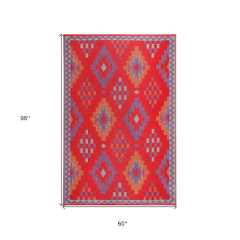 Homeroots 5' X 8' Red Geometric Area Rug - Stylish, Stain-resistant, Uv-protected For Indoor & Outdoor Use  Polypropylene 555629