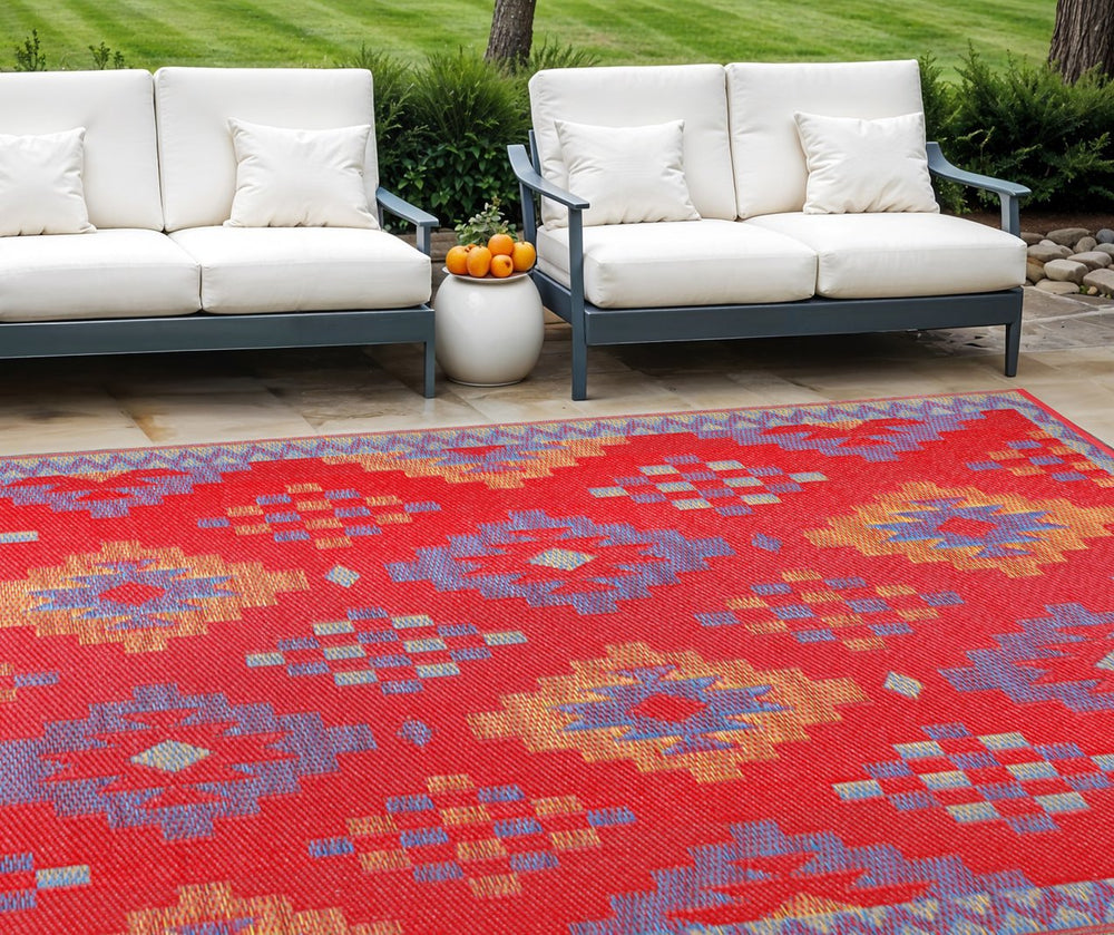 Homeroots 8' Red Geometric Braided Area Rug - Stylish, Distressed Design With Uv Protection For Kid & Pet Spaces  Polypropylene 555630