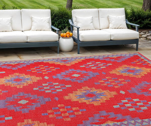 Homeroots 8' Red Geometric Braided Area Rug - Stylish, Distressed Design With Uv Protection For Kid & Pet Spaces  Polypropylene 555630