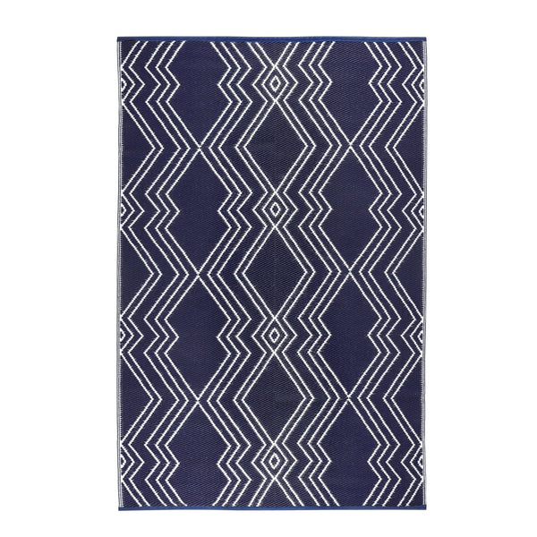 Homeroots 4' X 6' Black Geometric Area Rug - Stylish, Stain Resistant, Uv Protected, Perfect For Kids & Pets!  Polypropylene 555633