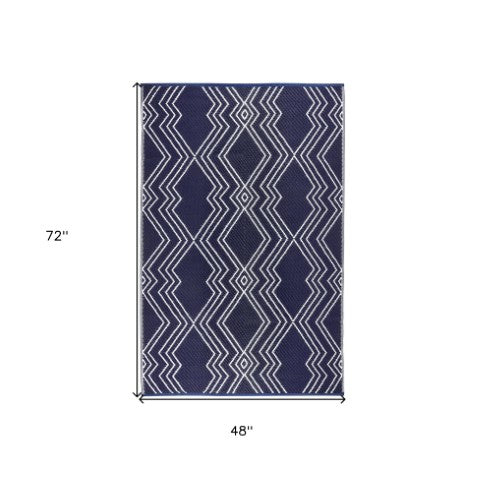 Homeroots 4' X 6' Blue Geometric Area Rug - Stain Resistant, Uv Protected, Perfect For Homes With Kids & Pets  Polypropylene 555634