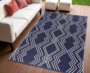 Homeroots 4' X 6' Blue Geometric Area Rug - Stain Resistant, Uv Protected, Perfect For Homes With Kids & Pets  Polypropylene 555634