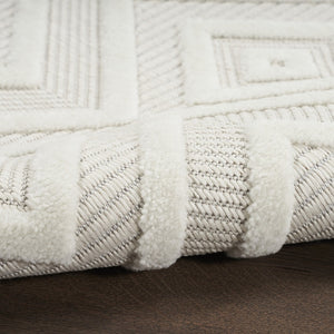 HomeRoots 10' Ivory and White Round Geometric Area Rug – Stylish, Durable, Easy-Clean for Indoor/Outdoor Use! 555945