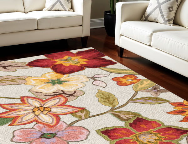 Homeroots 5' X 8' Ivory Tan And Red Floral Area Rug  Polyester 556051