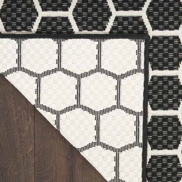 HomeRoots 9' X 12' Black and Ivory Geometric Rug – Versatile Indoor/Outdoor Flatwoven Design for Modern Spaces 556311