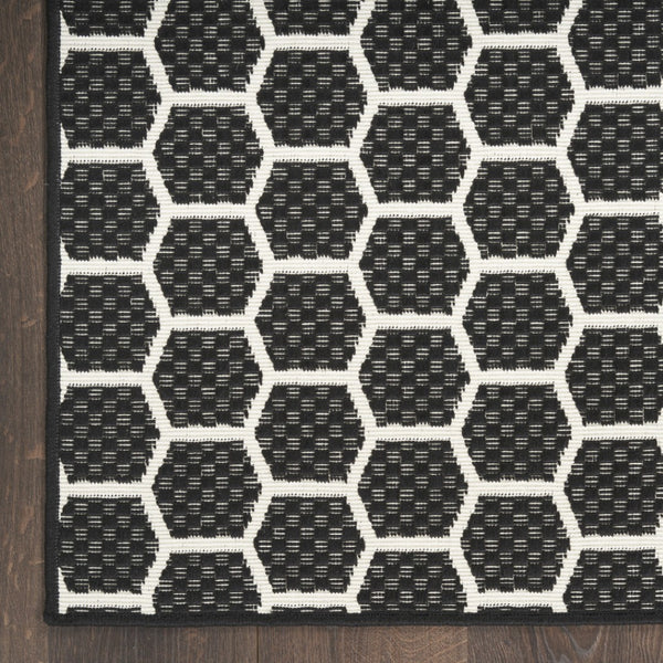 HomeRoots 9' X 12' Black and Ivory Geometric Rug – Versatile Indoor/Outdoor Flatwoven Design for Modern Spaces 556311