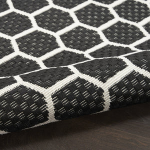 HomeRoots 9' X 12' Black and Ivory Geometric Rug – Versatile Indoor/Outdoor Flatwoven Design for Modern Spaces 556311