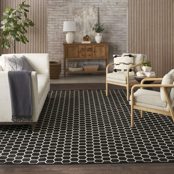 HomeRoots 9' X 12' Black and Ivory Geometric Rug – Versatile Indoor/Outdoor Flatwoven Design for Modern Spaces 556311