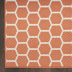 HomeRoots 9' X 12' Coral and Ivory Geometric Area Rug – Stylish Indoor/Outdoor Design, Reversible & Easy-Care! 556321