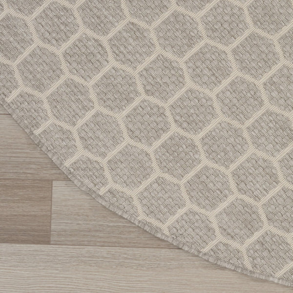 HomeRoots 8' Gray and Ivory Geometric Area Rug - Stylish Indoor/Outdoor Design for Modern Living Spaces 556324