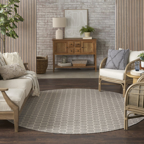 HomeRoots 8' Gray and Ivory Geometric Area Rug - Stylish Indoor/Outdoor Design for Modern Living Spaces 556324