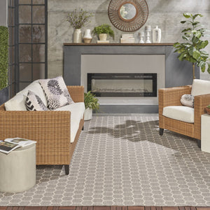 HomeRoots 8' X 10' Gray and Ivory Geometric Area Rug - Stylish Indoor/Outdoor Essential for Modern Spaces 556325