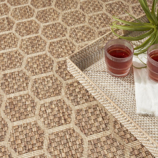 HomeRoots 8' X 10' Geometric Natural & Beige Area Rug - Stylish, Durable, Reversible for Indoor/Outdoor Use! 556330