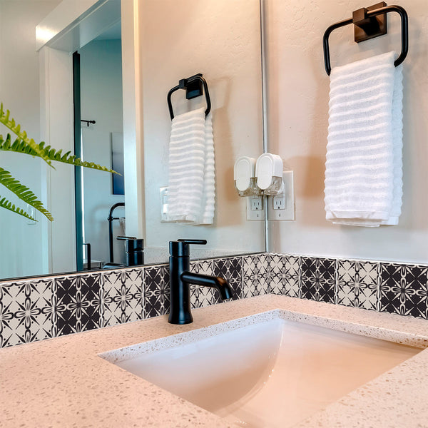 Homeroots 12" Clover Peel And Stick Removable Tiles - Stylish Gray And Black Design For Easy Home Makeovers 12" X 12" Vinyl 556439