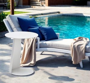 HomeRoots 16" White Aluminum Rounded Side Table - Modern Outdoor Accent for Drinks, Décor & Small Spaces 556544