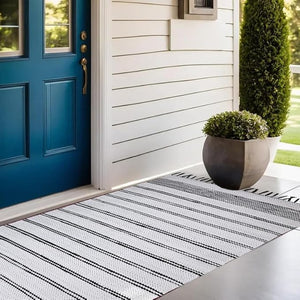 Homeroots 4' X 6' Hand Woven Black And White Striped Area Rug With Fringe – Modern, Unique, And Stylish Decor  Cotton Blend 557102