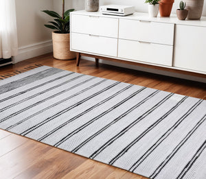 Homeroots 4' X 6' Hand Woven Black And White Striped Area Rug With Fringe – Modern, Unique, And Stylish Decor  Cotton Blend 557102