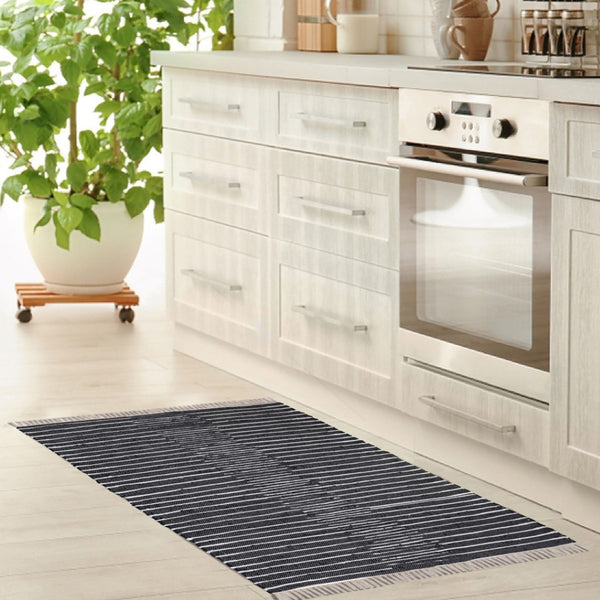 Homeroots 3' Black And White Striped Handmade Area Rug - Unique Indoor Outdoor Design With Fringed Tassels  Cotton Blend 557106