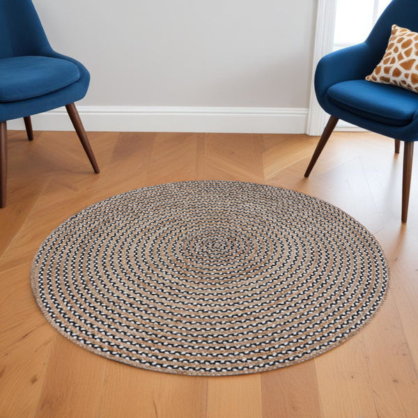 Homeroots 6' Hand Woven Natural & Black Jute Round Rug - Artisan Crafted, Unique Geometric Design For Home Decor  Jute 557130