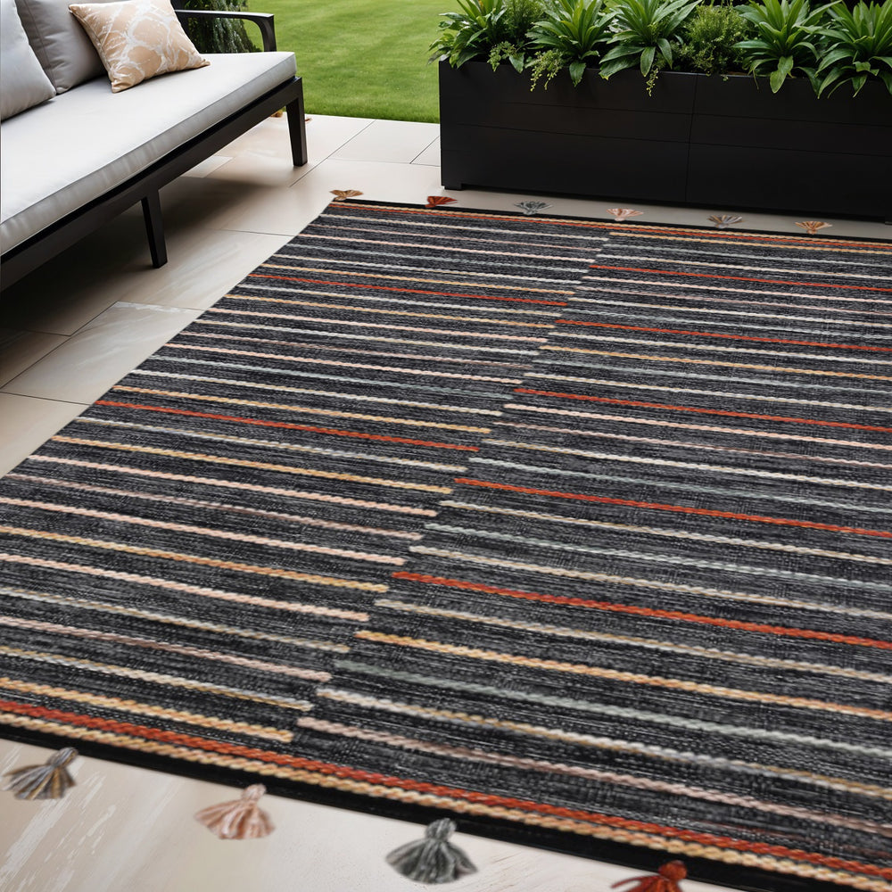 Homeroots 5' Gray And Orange Geometric Hand Woven Area Rug – Stylish, Stain Resistant, Unique Artisan Craftsmanship  Polyester 557172